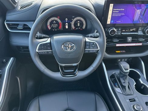 New 2026 Toyota Highlander XLE image 26