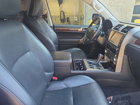Used 2014 Lexus GX 460 Luxury w/ Preferred Accessory Package AWD/4WD image 10