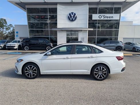 New 2026 Volkswagen Jetta SE image 4