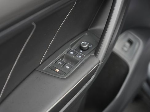 Used 2024 Volkswagen Tiguan SE R-Line image 29