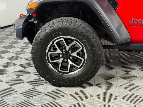 Used 2025 Jeep Wrangler Rubicon image 12