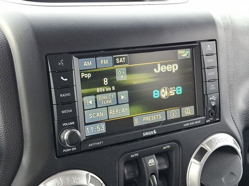 Used 2015 Jeep Wrangler Unlimited Rubicon w/ Connectivity Group image 17