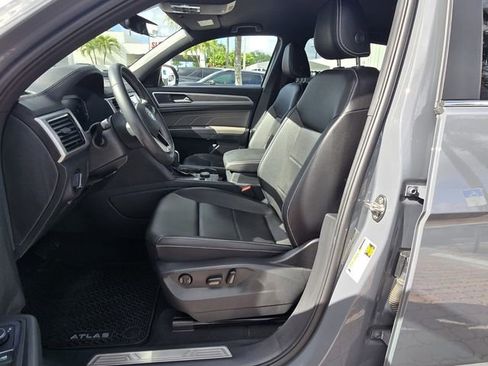 Used 2023 Volkswagen Atlas Cross Sport SE image 13