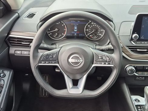 Used 2025 Nissan Altima 2.5 SV AWD/4WD image 23