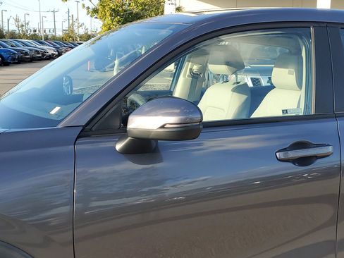 Used 2023 Honda HR-V LX image 10