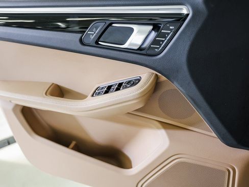 Certified 2023 Porsche Macan image 23