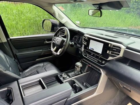 Used 2022 Toyota Tundra SR5 w/ SR5 Convenience Package AWD/4WD image 19