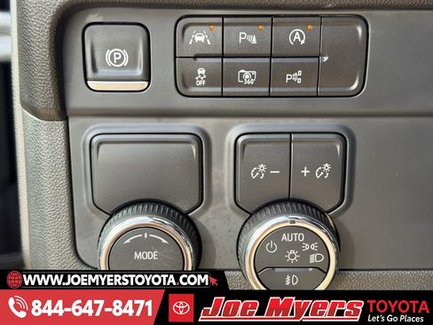 Used 2025 Chevrolet Suburban RST w/ Comfort Package image 25