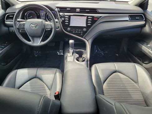 Used 2019 Toyota Camry SE w/ Convenience Package FWD image 16