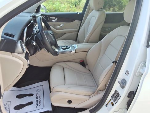 Used 2019 Mercedes-Benz GLC 300 4MATIC image 31