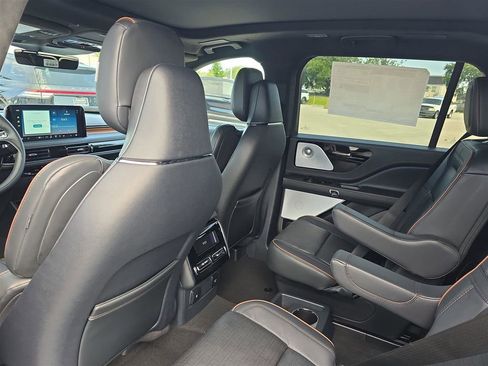 New 2025 Lincoln Aviator Black Label image 14