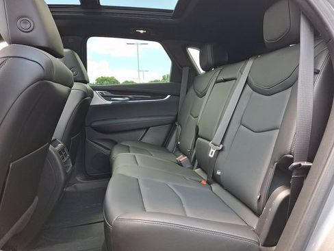 Used 2024 Cadillac XT5 Premium Luxury w/ Technology Package AWD/4WD image 8