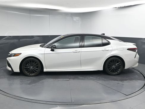 Used 2022 Toyota Camry XSE image 5