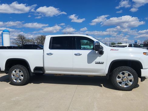 Used 2022 Chevrolet Silverado 2500 LTZ w/ Z71 Chrome Sport Edition AWD/4WD image 4