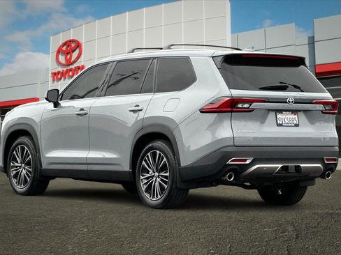 Used 2025 Toyota Grand Highlander AWD Hybrid image 5