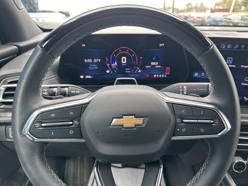 Used 2024 Chevrolet Traverse RS FWD image 30