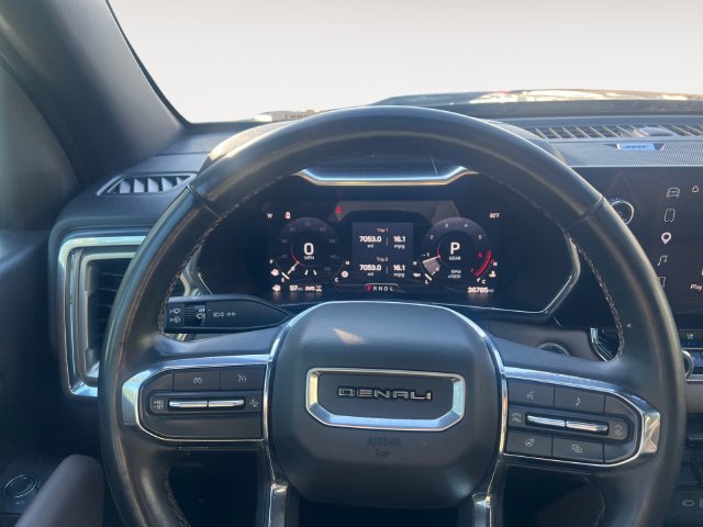 Used 2023 GMC Canyon Denali AWD/4WD image 13