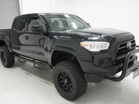 Used 2020 Toyota Tacoma SR AWD/4WD image 3