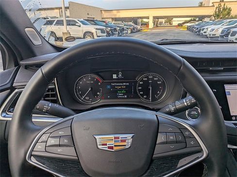 Certified 2025 Cadillac XT5 Premium Luxury image 31