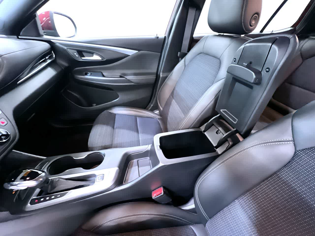 Used 2025 Buick Envista Preferred w/ Convenience I Package FWD image 28