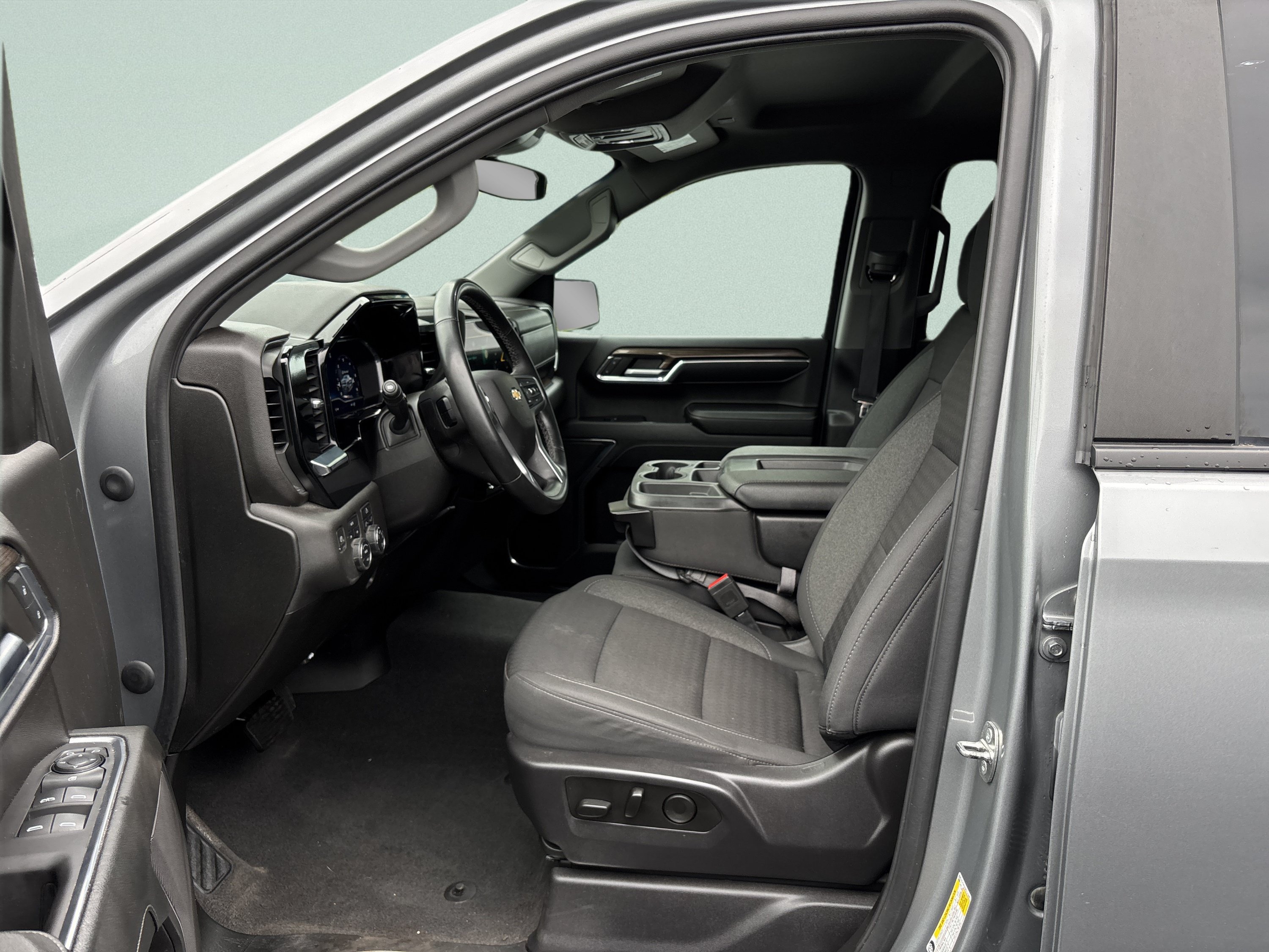 Used 2024 Chevrolet Silverado 1500 LT AWD/4WD image 10