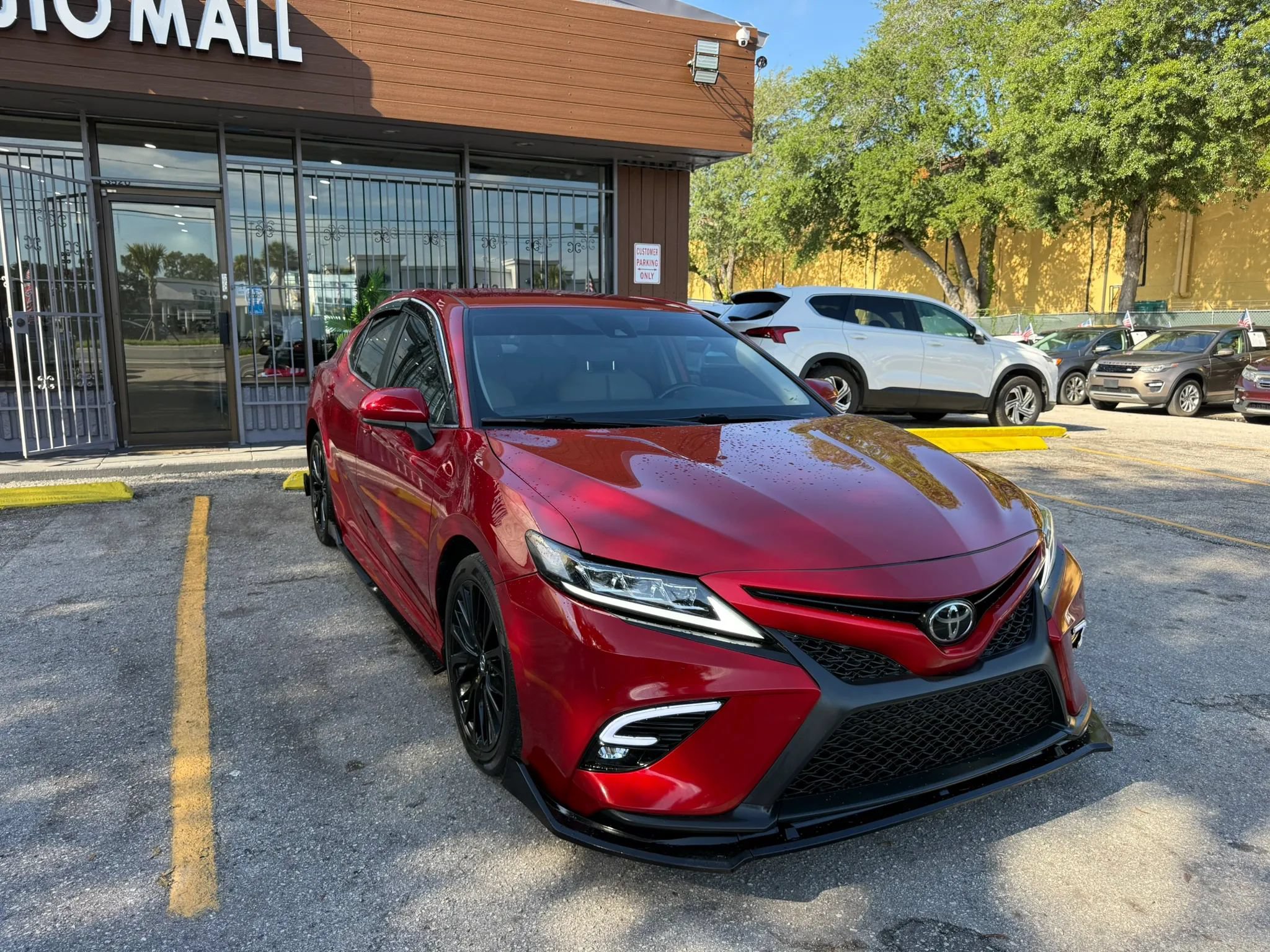 Used 2019 Toyota Camry SE FWD image 3