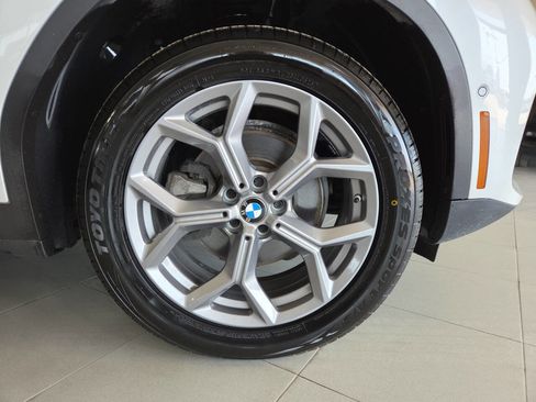 Used 2021 BMW X4 xDrive30i AWD/4WD image 9