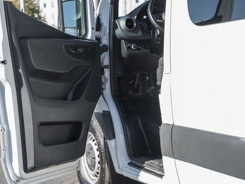 Used 2024 Mercedes-Benz Sprinter 2500 image 33