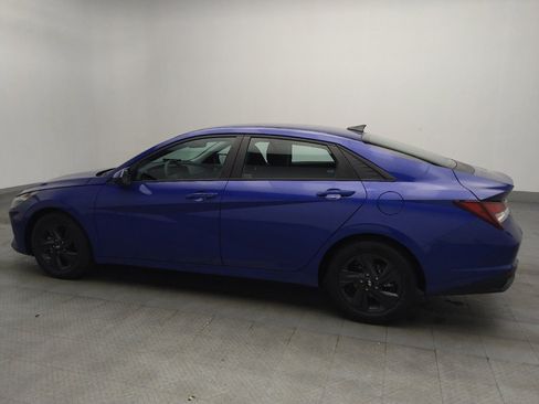 Used 2021 Hyundai Elantra SEL w/ Convenience Package image 3