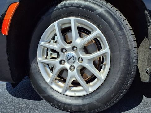 Used 2024 Chrysler Pacifica Touring-L FWD image 32