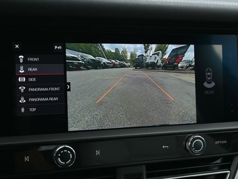 Used 2024 Porsche Macan w/ Premium Plus Package image 15