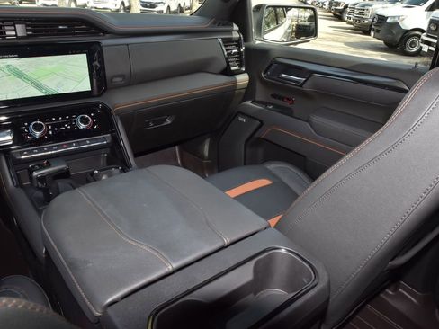 Used 2025 GMC Sierra 1500 AT4 w/ AT4 Premium Package image 17