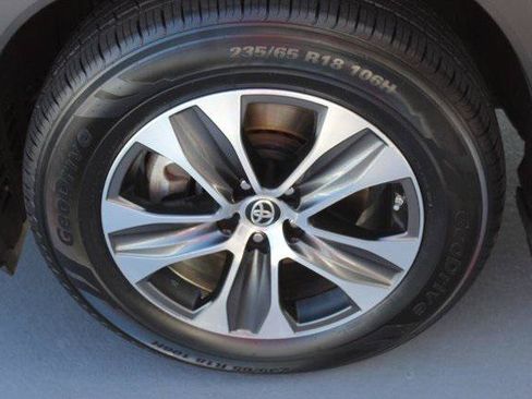 Certified 2021 Toyota Highlander XLE AWD/4WD image 30