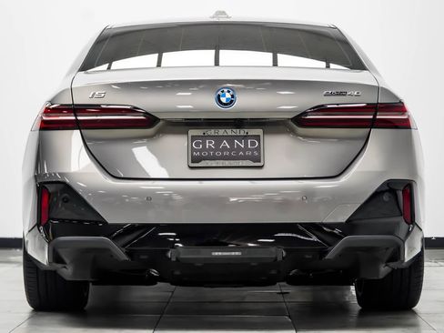 Used 2026 BMW i5 eDrive40 w/ M Sport Package RWD image 14