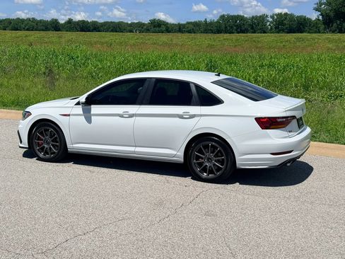 Used 2019 Volkswagen Jetta GLI FWD image 11