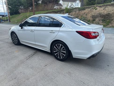 Used 2018 Subaru Legacy 2.5i Premium AWD/4WD image 5