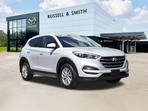 Used 2017 Hyundai Tucson SE image 1