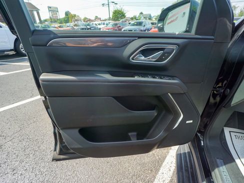 Used 2023 Chevrolet Suburban RST w/ Luxury Package image 16