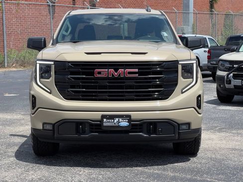 Used 2023 GMC Sierra 1500 Elevation AWD/4WD image 12