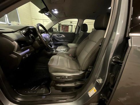 Used 2020 Chevrolet Traverse LT image 4