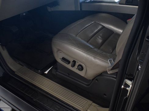 Used 2003 HUMMER H2 w/ Preferred Equipment Group AWD/4WD image 26