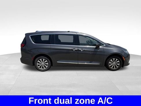 Used 2019 Chrysler Pacifica Touring-L FWD image 8
