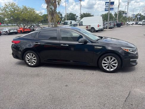 Used 2018 Kia Optima LX w/ 17" Alloy Wheels Package FWD image 4