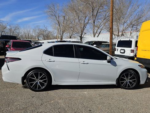 Used 2024 Toyota Camry SE image 8