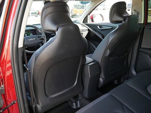 Used 2024 Kia Niro LX image 14