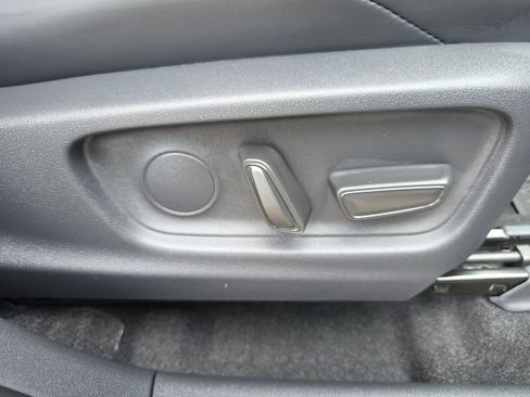 Used 2026 Toyota C-HR AWD/4WD image 18