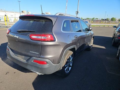 Used 2018 Jeep Cherokee Limited AWD/4WD image 5