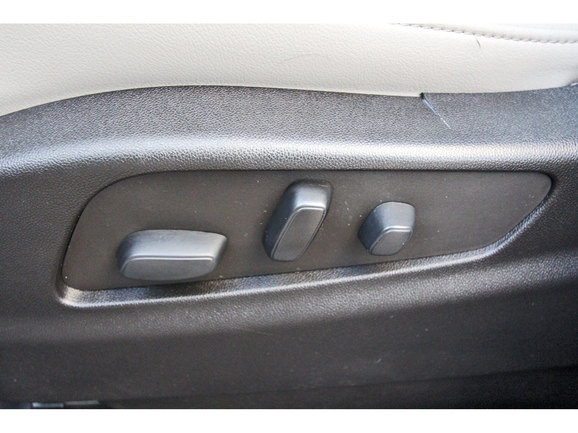 Used 2022 Cadillac XT4 Luxury w/ Cold Weather Package FWD image 33