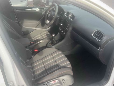 Used 2012 Volkswagen Golf 4-Door FWD image 8