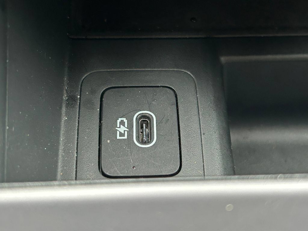 Used 2025 Land Rover Range Rover Velar Dynamic SE AWD/4WD image 32